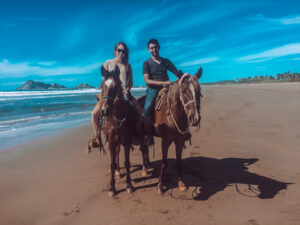 tanjaventuras_destinationen_mexiko_mazatlan_pferde Strandausritt mit den Pferden bei Mazatlan