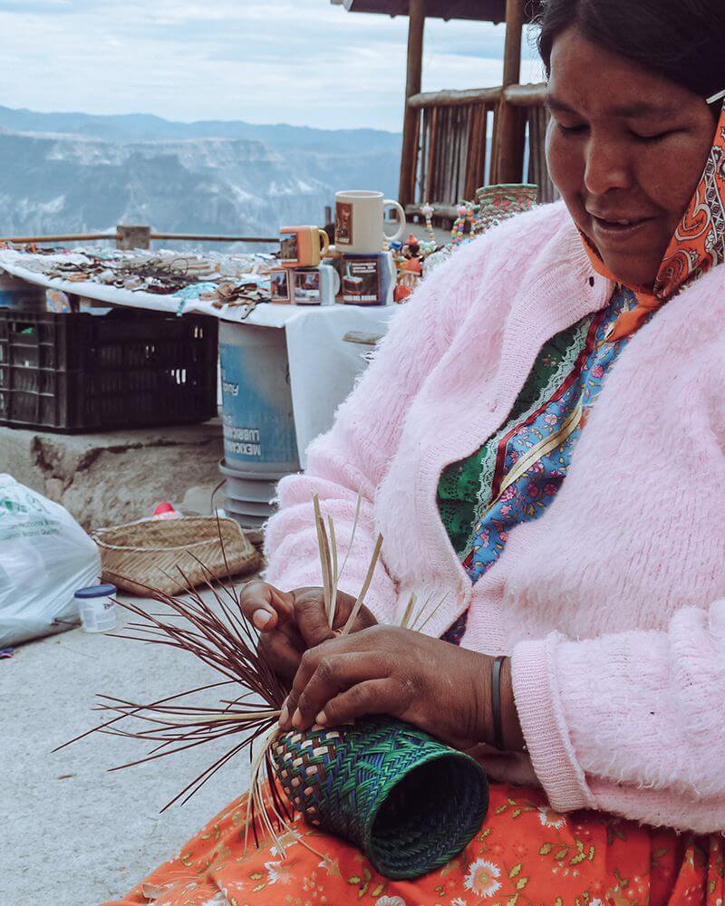 Tarahumara Frau Kupfer Canyon Mexiko Handarbeit